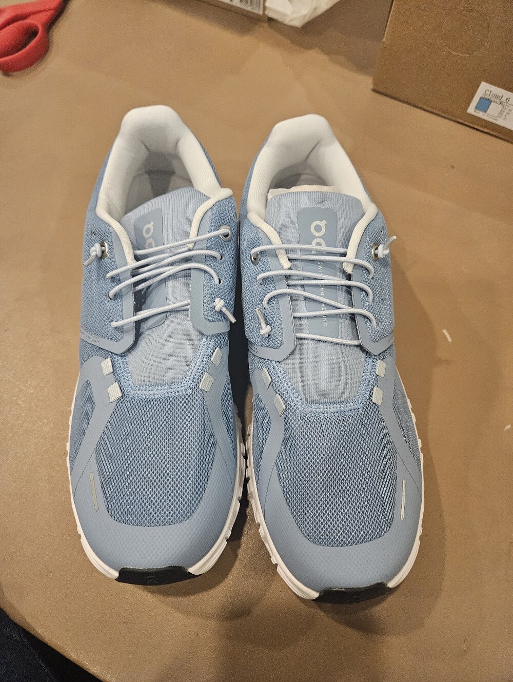On Clouds Size 10 Womens Chambray/white